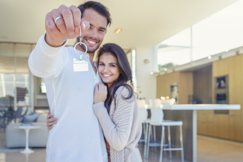 home buyers holding keys