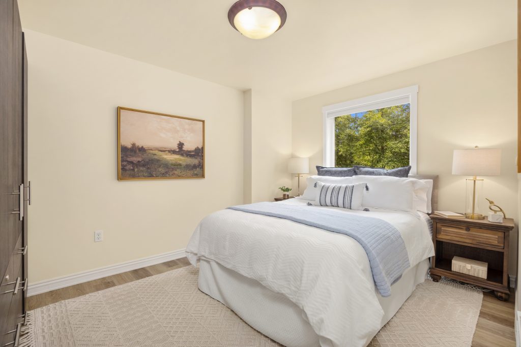 Bainbridge-Senior-Living-bedroom